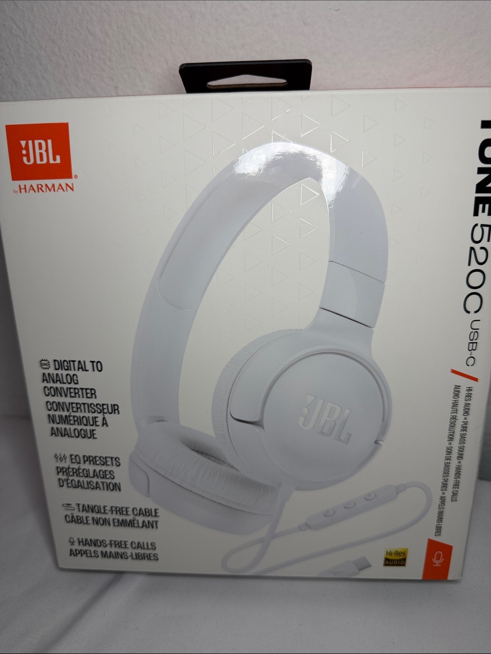 JBL Tune Tune 520C USB-C Hi-Res Wired On-Ear Headphones White Over-Ear Headphone - Picture 2 of 8
